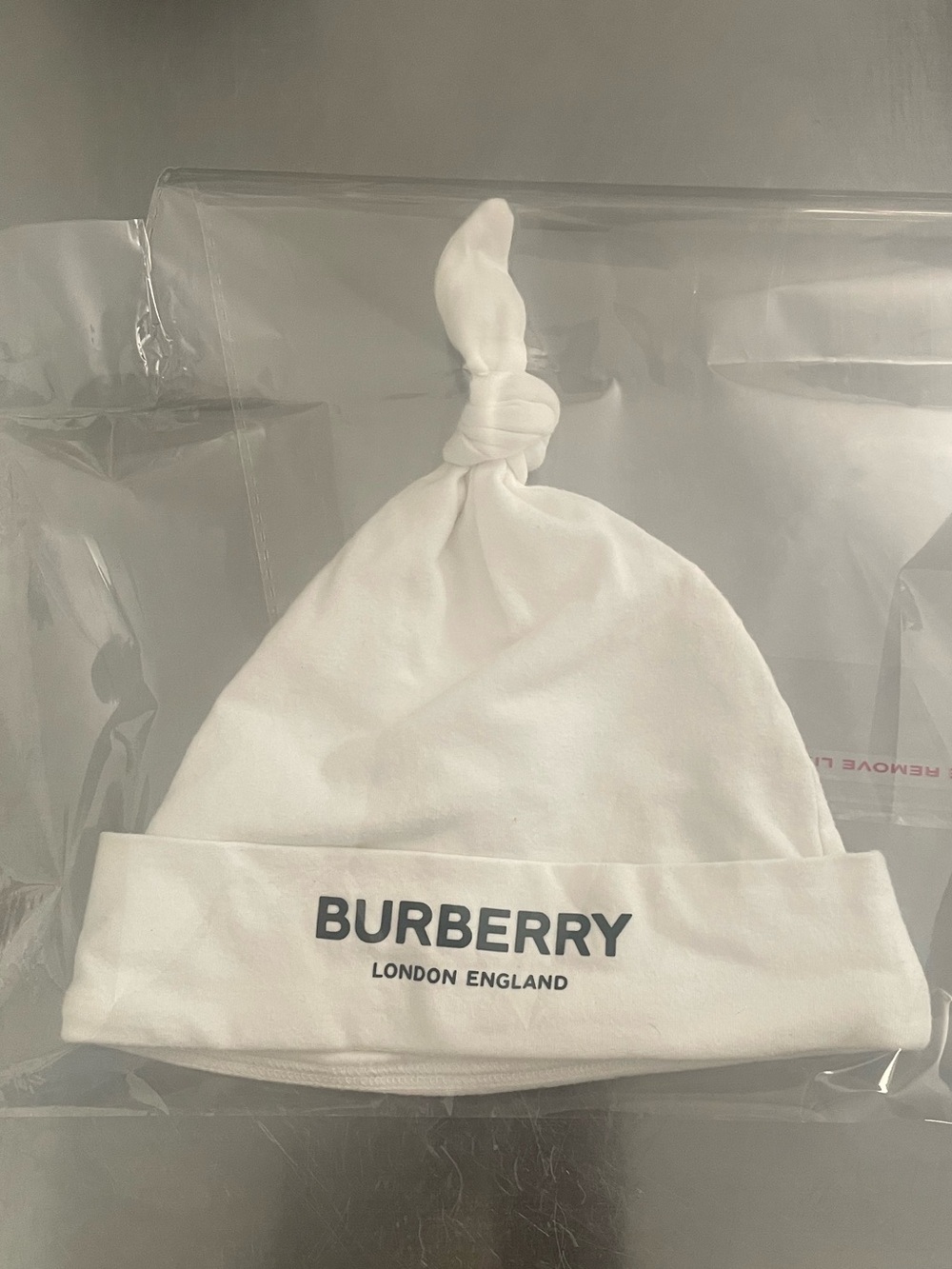 BURBERRY White Unisex Baby / Toddler Knot Hat With Logo - XXS - Picture 9 of 9